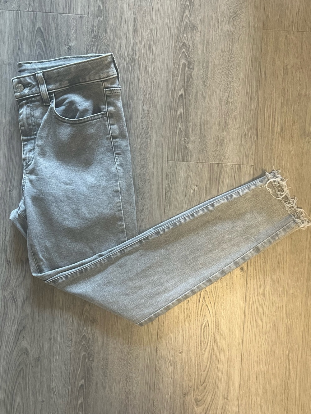 GAP Light Gray Frayed Hem Cropped Jeans